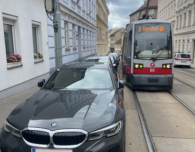 Weil Autos Straßenbahn zuparken: Mehr Grün und mehr Platz für den 9er