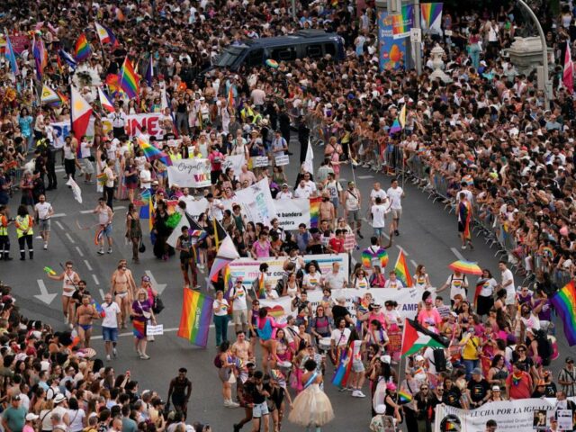 20 Jahre Ehe für alle: Madrids bunter Stöckelschuh-Sprint zur Pride-Week