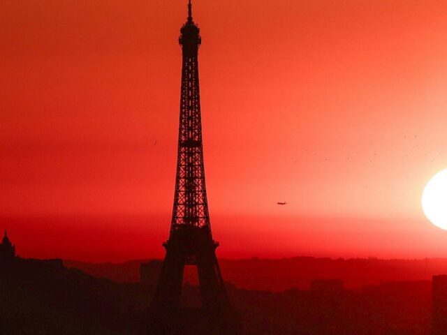 41 Grad in Frankreich: Spitze des Eiffelturms bleibt zu