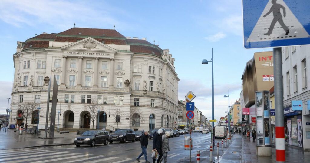 “Ein Meisterwerk“: Angeblicher Künstler zeigt Hitlergruß und onaniert am Spitz