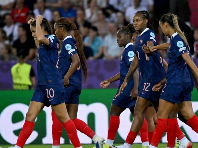Frauen-EM: Titelverteidiger England stolpert zum Start