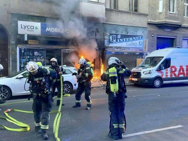 Großeinsätze für Berufsfeuerwehr: Brand in Hochhaus und Explosionen