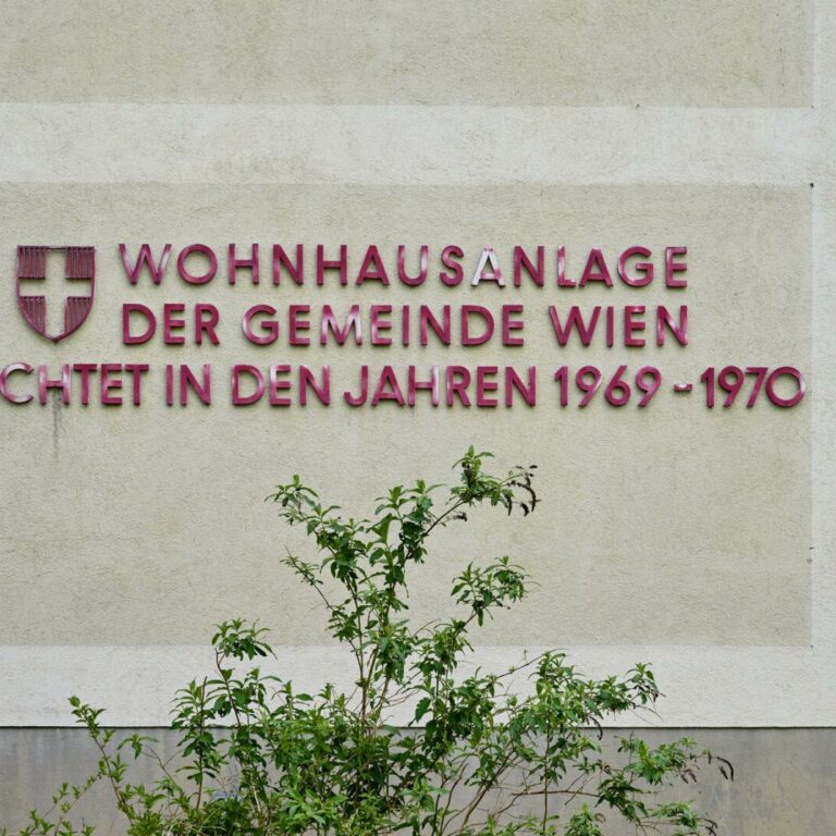“Hitzefalle” Gemeindewohnung: Volksanwältin kritisiert Wiener Wohnen