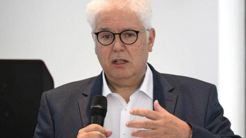 Huss will Privatmedizin zurückdrängen und mehr Geld für öffentliche Versorgung