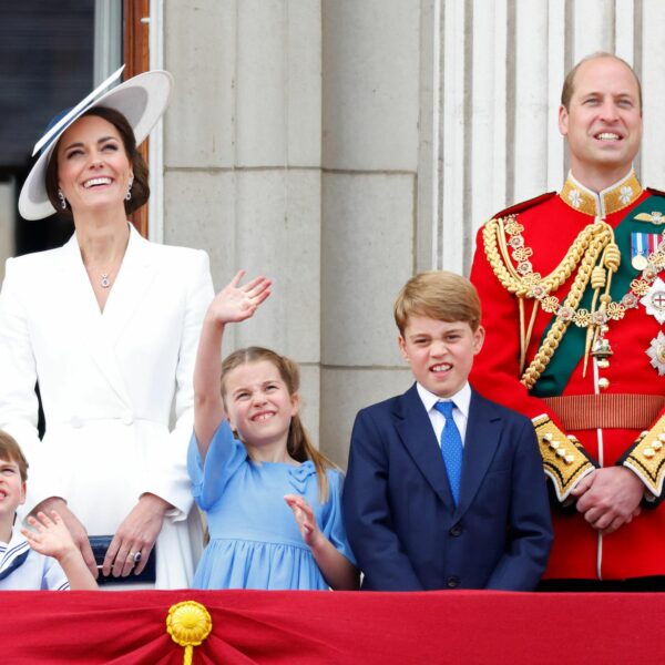 Insider: Warum Queen Elizabeth ein wachsames Auge auf Kate und Meghan hatte