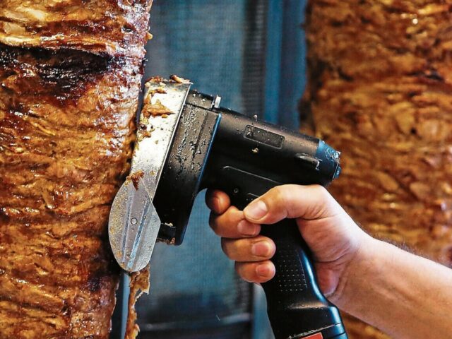 Kebap-Lieferant wurde in Tirol mit Pistole bedroht und ausgeraubt