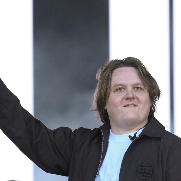 Lewis Capaldi: Therapie “wesentlicher Grund, dass ich wieder Musiker sein kann”