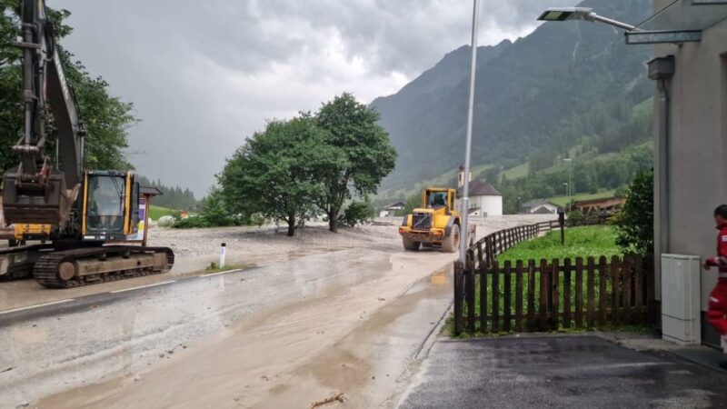 Schwere Murenabgänge in Tirol: Bewohner ausgeflogen