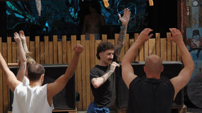 Sonnengruß trifft Berliner Techno: Was Yoga- und Tanzfans jetzt in Döbling erwartet