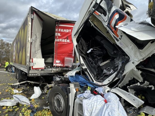 Unfall auf der A9: Staus in beide Richtungen