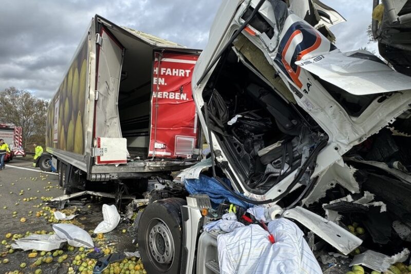 Unfall auf der A9: Staus in beide Richtungen