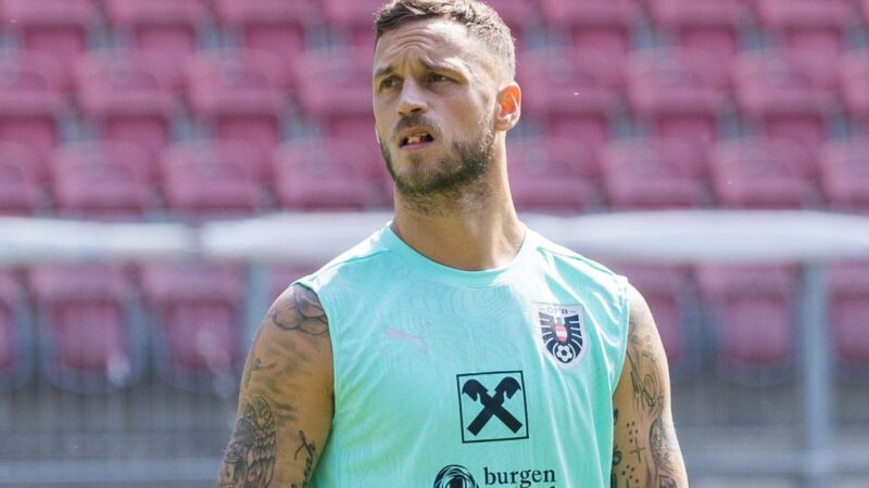 War das ein Zeichen? Arnautovic posiert im Urlaub mit Rapid-Fans