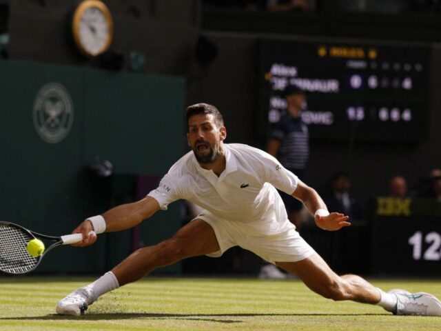 Wimbledon: Djokovic zittert sich in die nächste Runde, Sinner im Glück