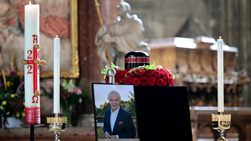 Harald Serafin: Abschied von “Mr. Wunderbar“ im Stephansdom